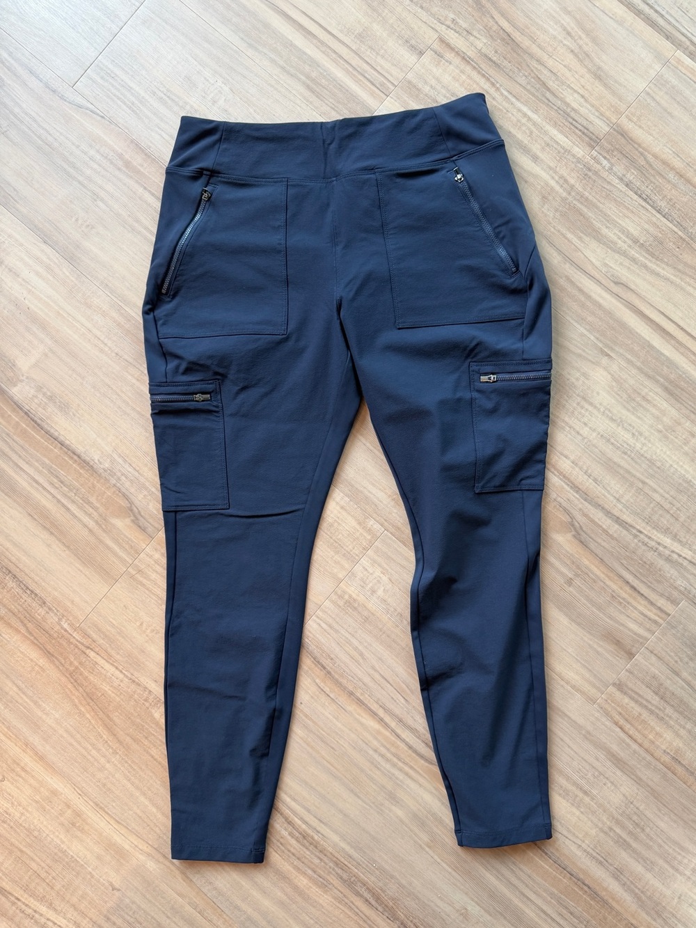 Athleta Headlands Hybrid high rise cargo legging